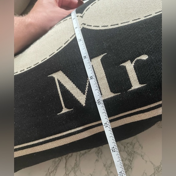 *SOLD* 🔆 Simons Mr Pillow 18’x11’ - Picture 6 of 6